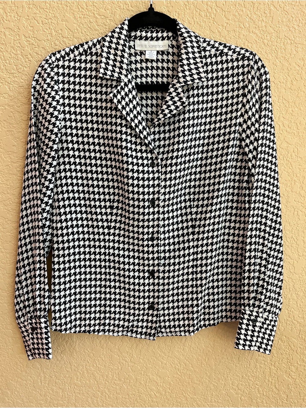 Petite Sophisticate 100% silk Black & White Houndstooth Button-Down Shirt,size 8